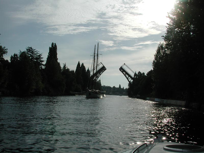 Fremont Bridge.jpg 84.2K